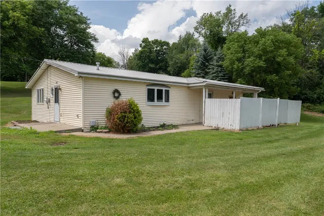 $90,000 | 402 Whitney Valley Heights, Almond, NY 14804