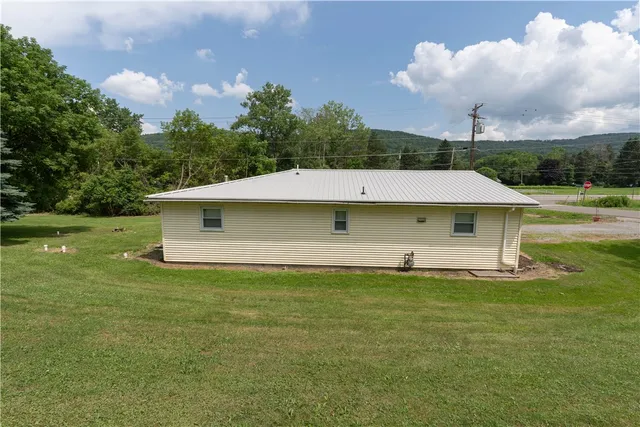 $90,000 | 402 Whitney Valley Heights, Almond, NY 14804