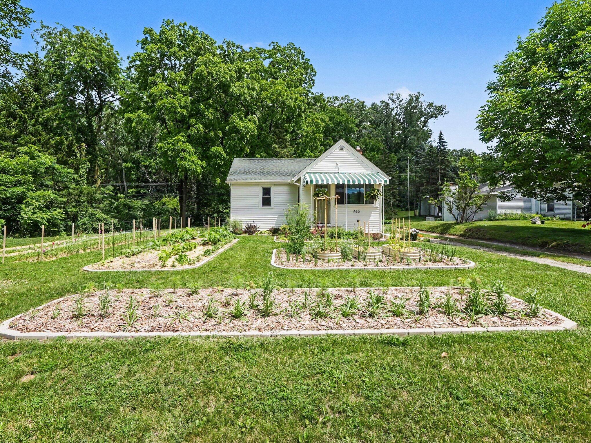 685 South Wagner Road Ann Arbor, MI 48103 - Photo 3 of 44 001_file_2107