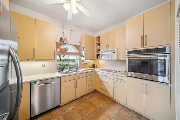 $999,500 | 9008 Collins Avenue, Unit 402, Surfside, FL 33154