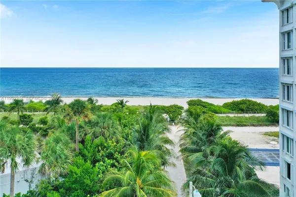 $999,500 | 9008 Collins Avenue, Unit 402, Surfside, FL 33154