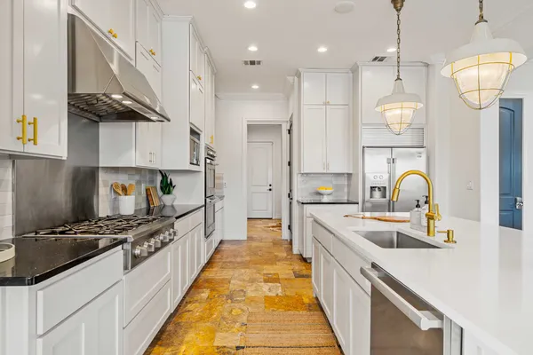 $3,275,000 | 3500 River Oaks Drive, Kingsland, TX 78639