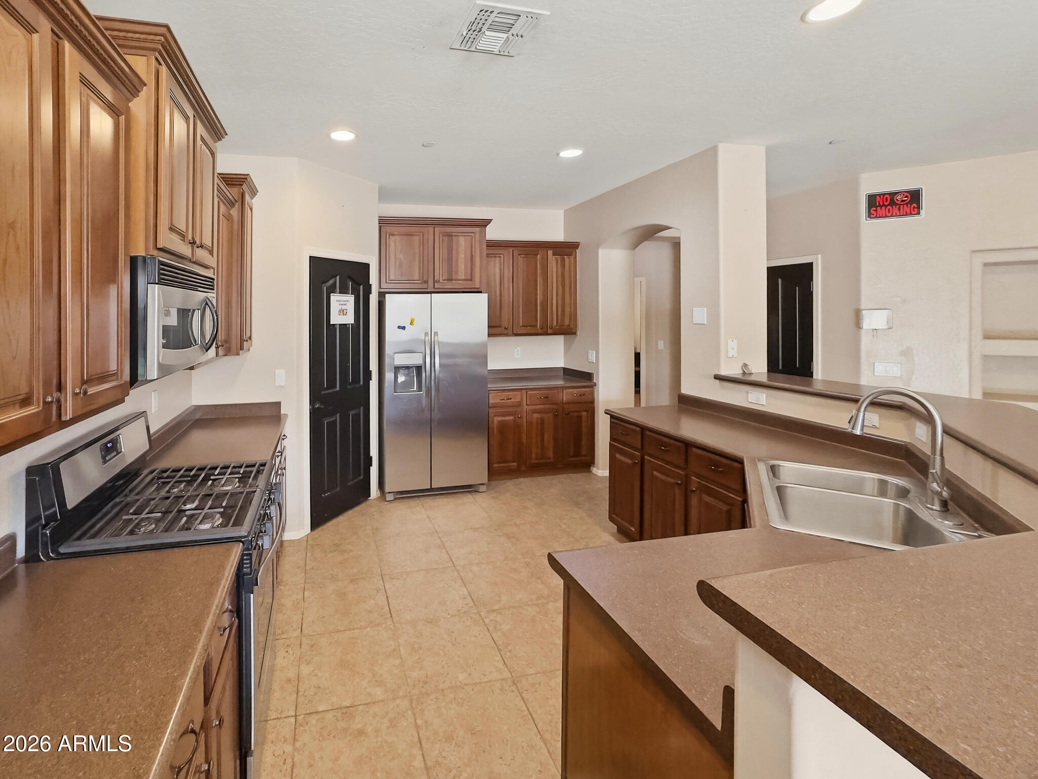 2925 East Andre Avenue Gilbert, AZ 85298 - Photo 5 of 26 Kitchen