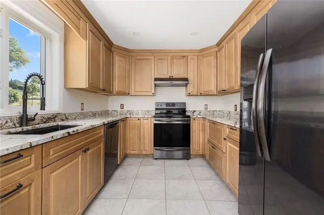 $1,125,000 | 18 J H Dwyer Drive, Middletown, RI 02842