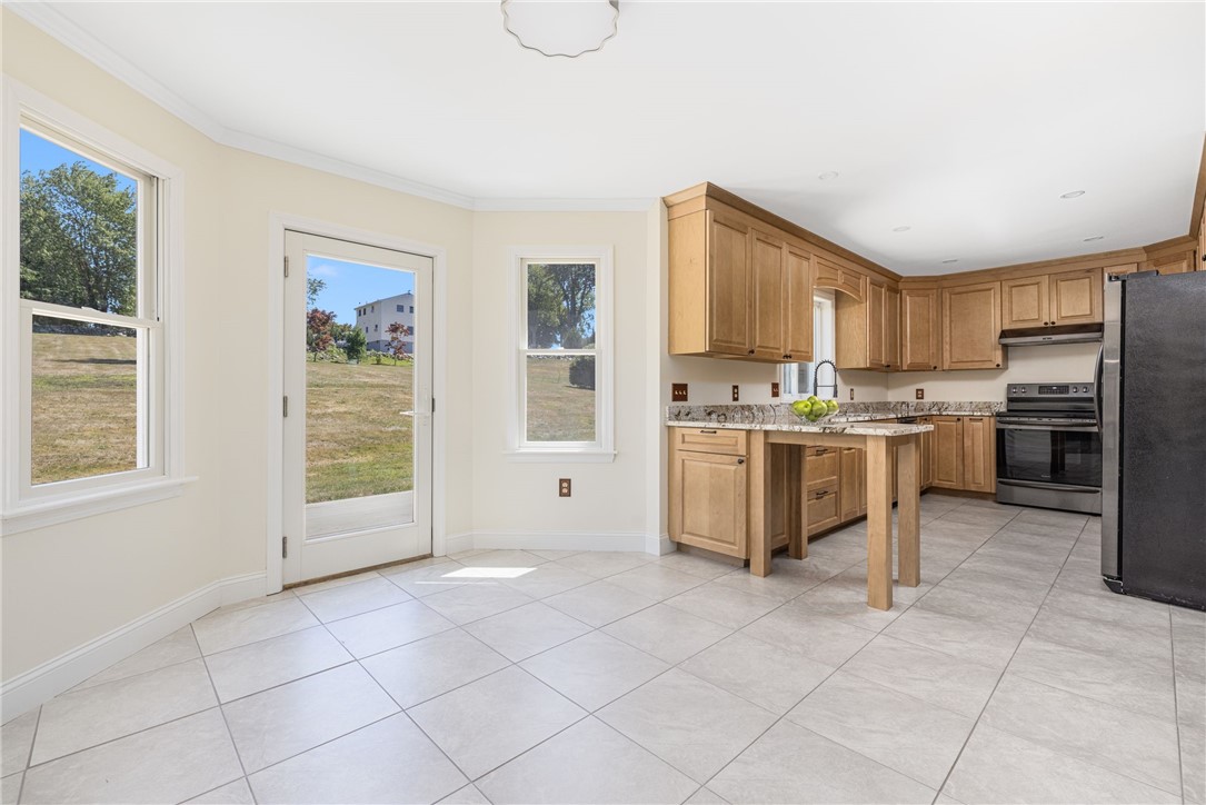 18 J H Dwyer Drive Middletown, RI 02842 - Photo 21 of 42