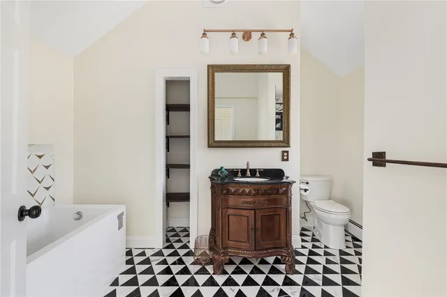 $1,125,000 | 18 J H Dwyer Drive, Middletown, RI 02842