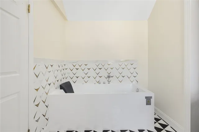 $1,125,000 | 18 J H Dwyer Drive, Middletown, RI 02842