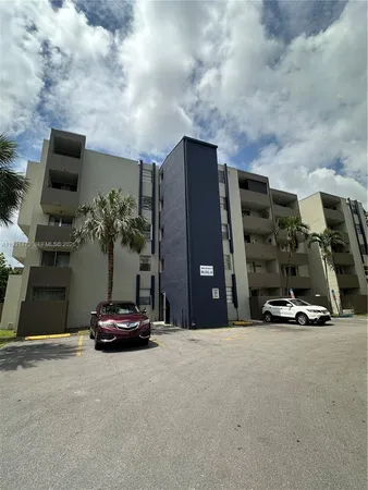 $2,000 | 10090 Northwest 80th Court, Unit 1350, Hialeah Gardens, FL 33016
