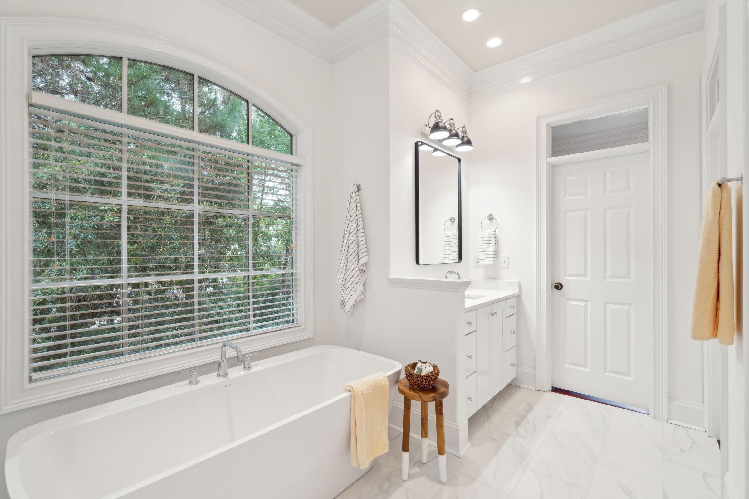 3902 Colonel Vanderhorst Circle Mount Pleasant, SC 29466 - Photo 35 of 90 Primary Bathroom