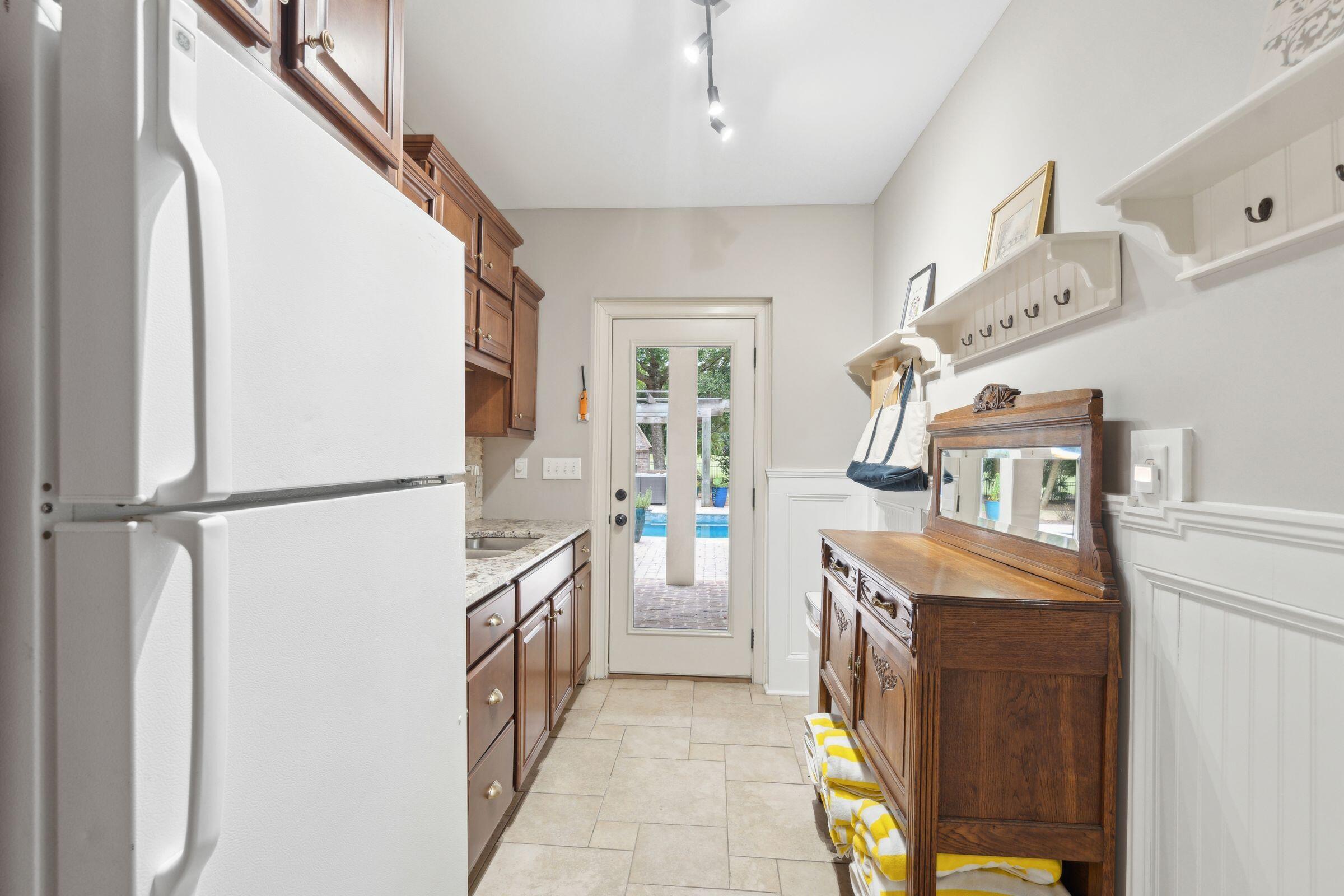 3902 Colonel Vanderhorst Circle Mount Pleasant, SC 29466 - Photo 57 of 90 Kitchenette in Garage