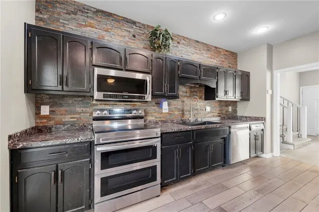 $330,000 | 6117 North Coventry Avenue, Kansas City, MO 64151