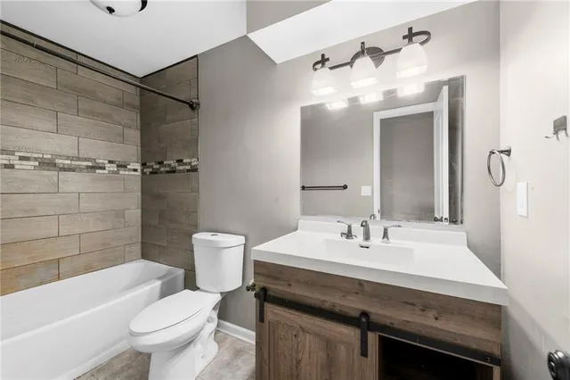 $330,000 | 6117 North Coventry Avenue, Kansas City, MO 64151