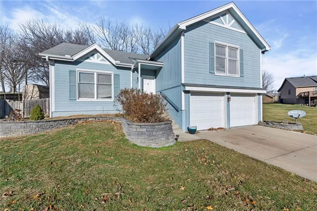 $330,000 | 6117 North Coventry Avenue, Kansas City, MO 64151