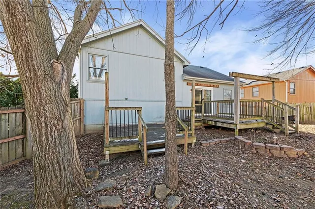 $330,000 | 6117 North Coventry Avenue, Kansas City, MO 64151