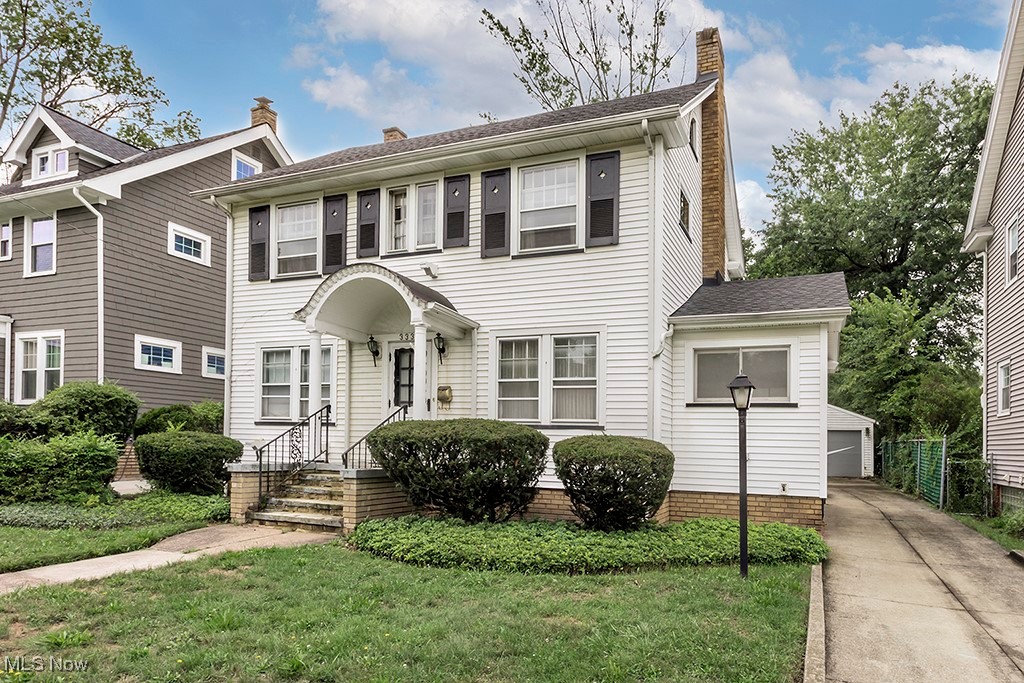 3336 Dellwood Road Cleveland, OH 44118 - Photo 2 of 42
