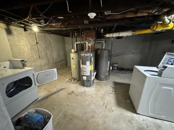 a view of utility room