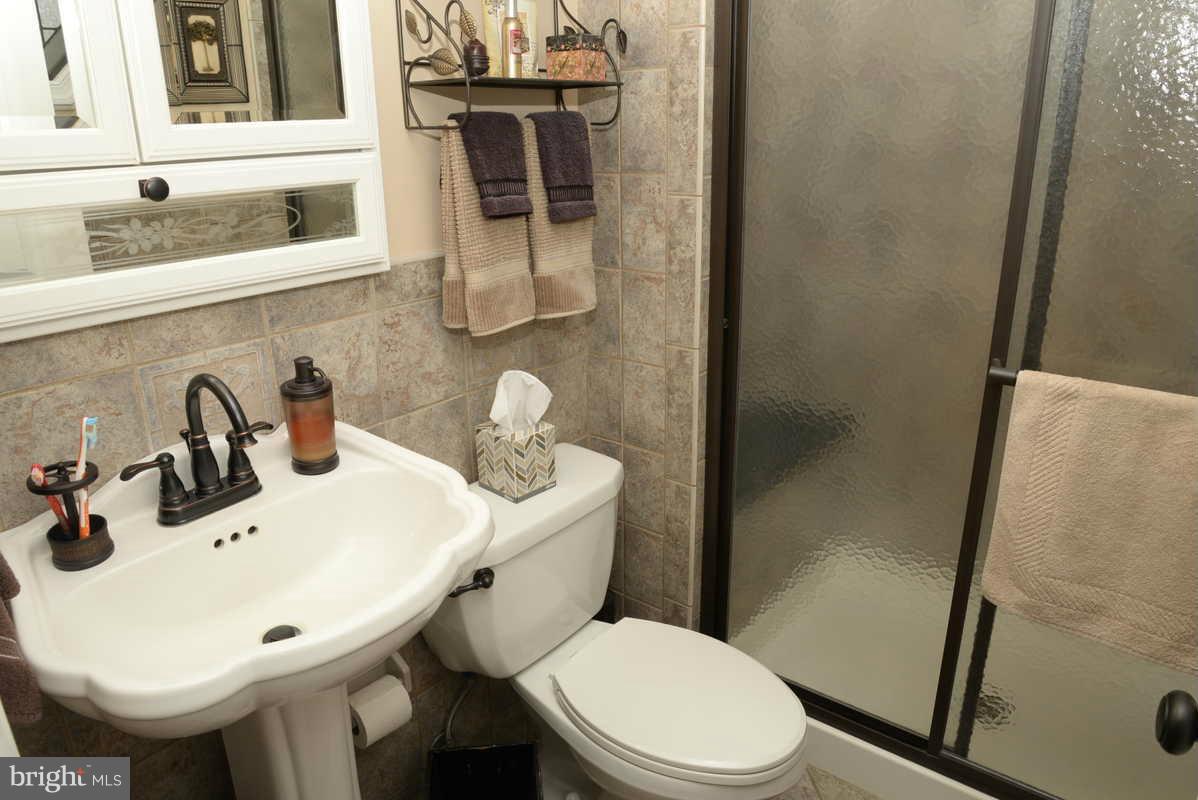 87 Circle Road Pasadena, MD 21122 - Photo 14 of 24 Bath (Master)