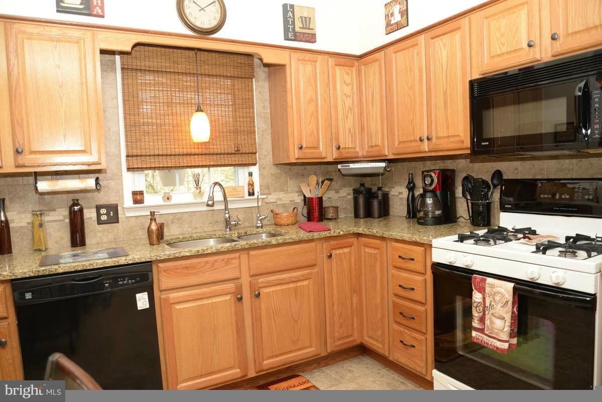 87 Circle Road Pasadena, MD 21122 - Photo 8 of 24 Kitchen