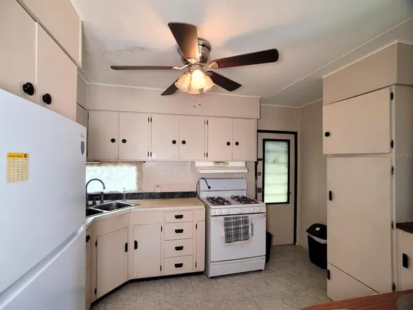 $1,400 | 407 51st Ave Terrace West, Bradenton, FL 34207