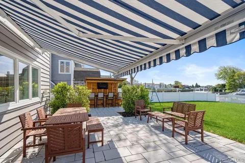 $1,199,999 | 159 Driftwood Drive, West Islip, NY 11795