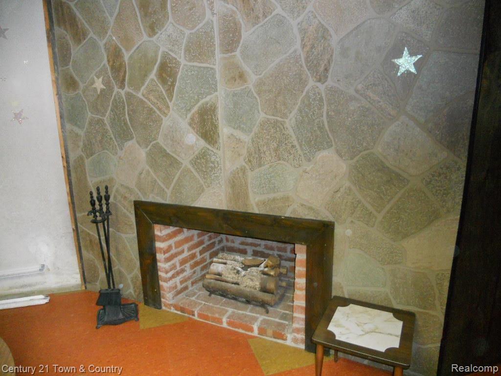 2406 Oakcrest Road Sterling Heights, MI 48310 - Photo 19 of 29 DSCN1063.jpg