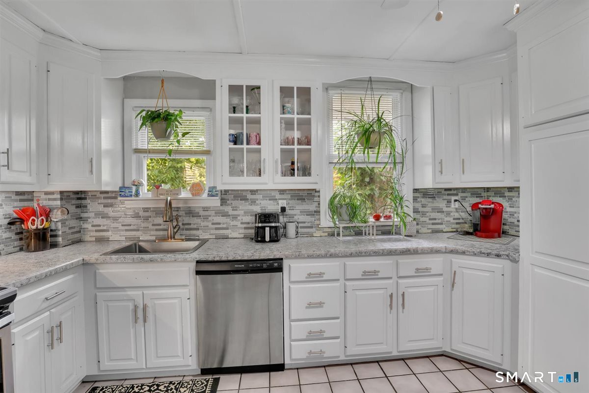 4 Crown Street Middletown, CT 06457 - Photo 10 of 29