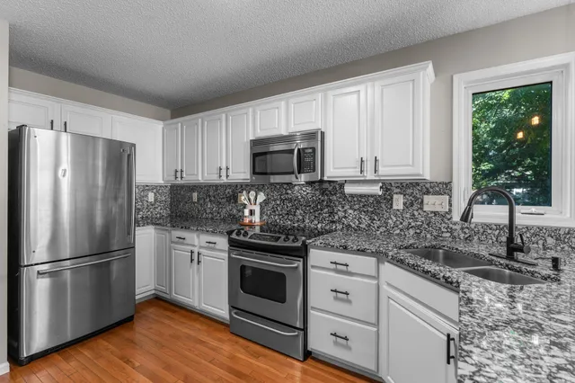 $359,900 | 291 Appleblossom Lane, Shakopee, MN 55379