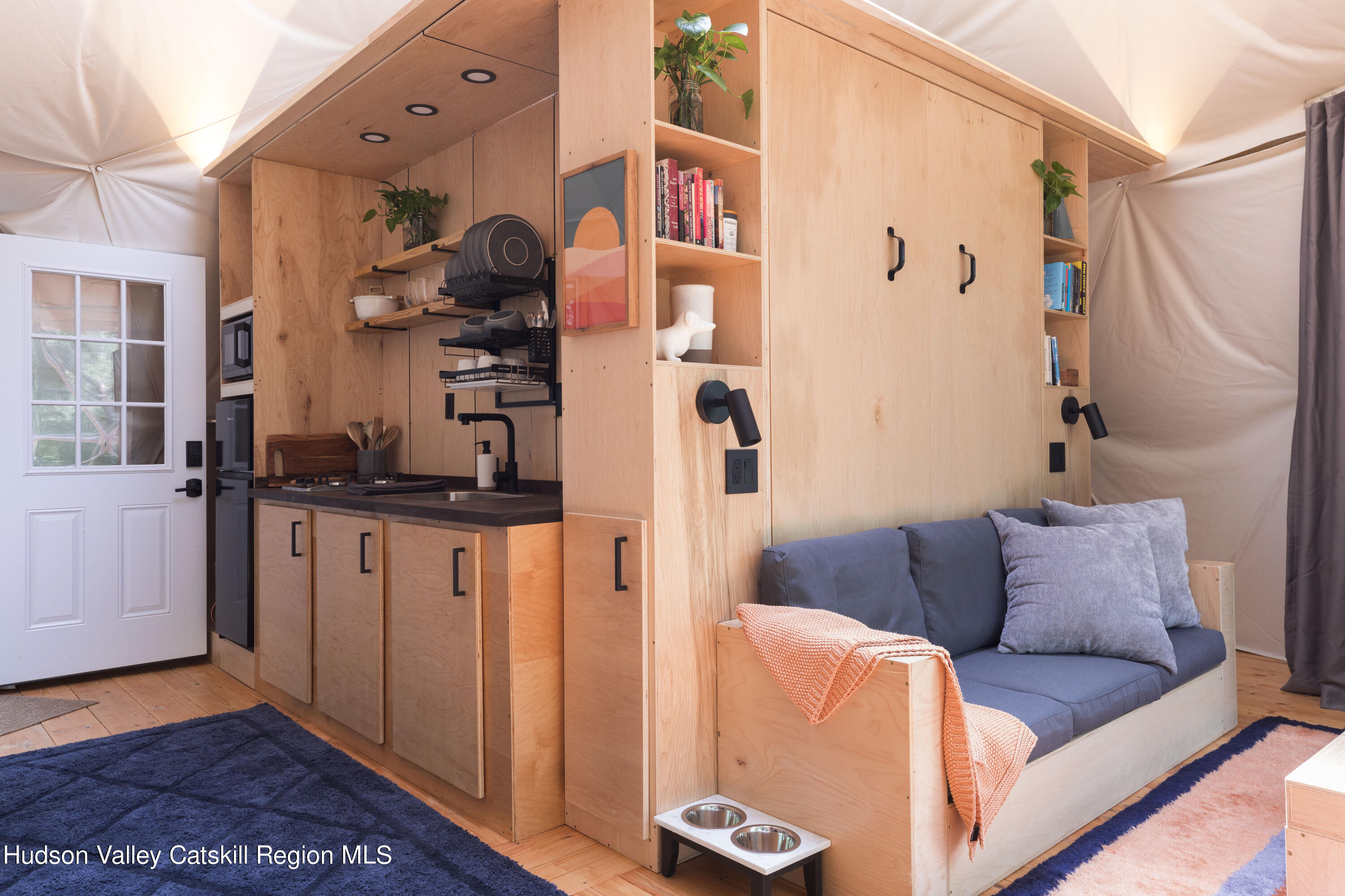 501 Huckleberry Turnpike Wallkill, NY 12589 - Photo 26 of 36 a living room with furniture and a window