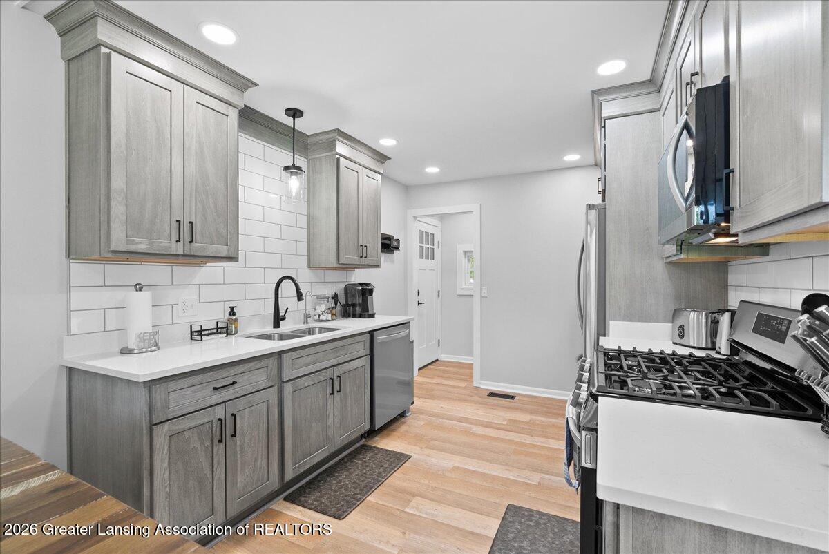 4522 Arden Road Lansing, MI 48917 - Photo 12 of 30 18-Media Jett - 16
