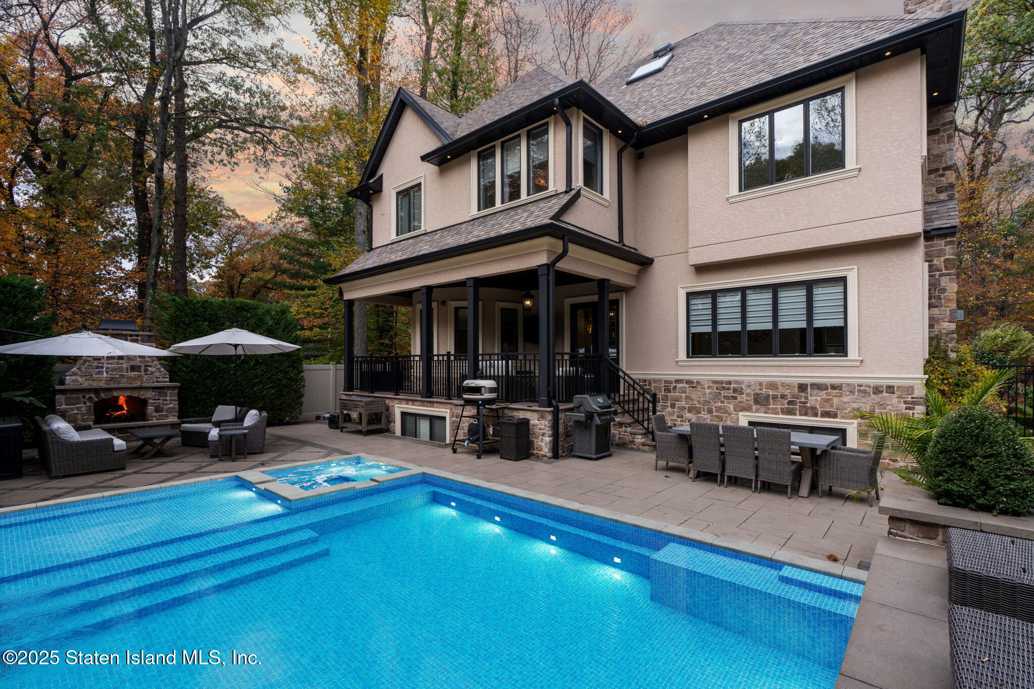 312 London Road Staten Island, NY 10306 - Photo 71 of 82 321 London Rd Swimming Pool
