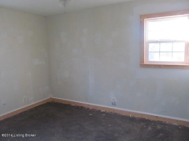 4900 Red Fern Road Louisville, KY 40218 - Photo 5 of 11 IMG_8747