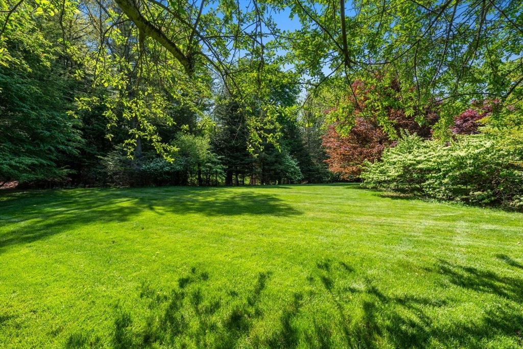 475 Glen Road Weston, MA 02493 - Photo 2 of 10