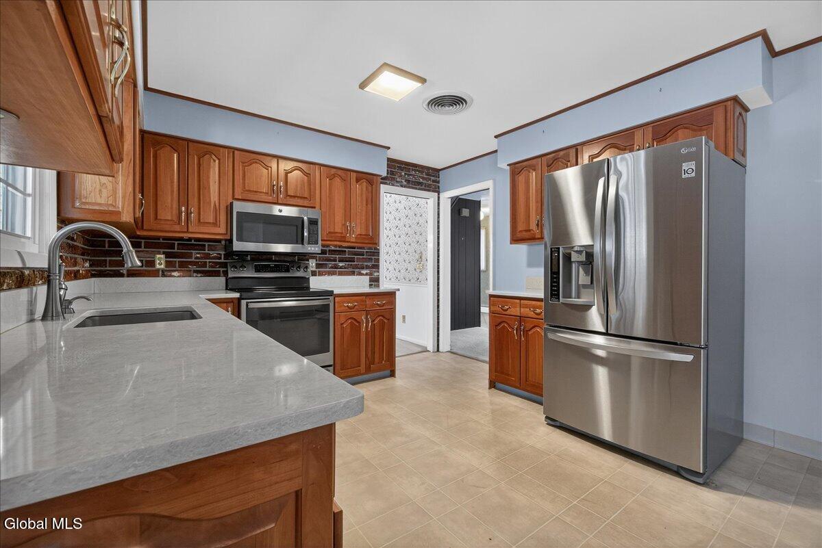 2 Summit Park Malta, NY 12019 - Photo 14 of 53 25-2 Summit Park-25
