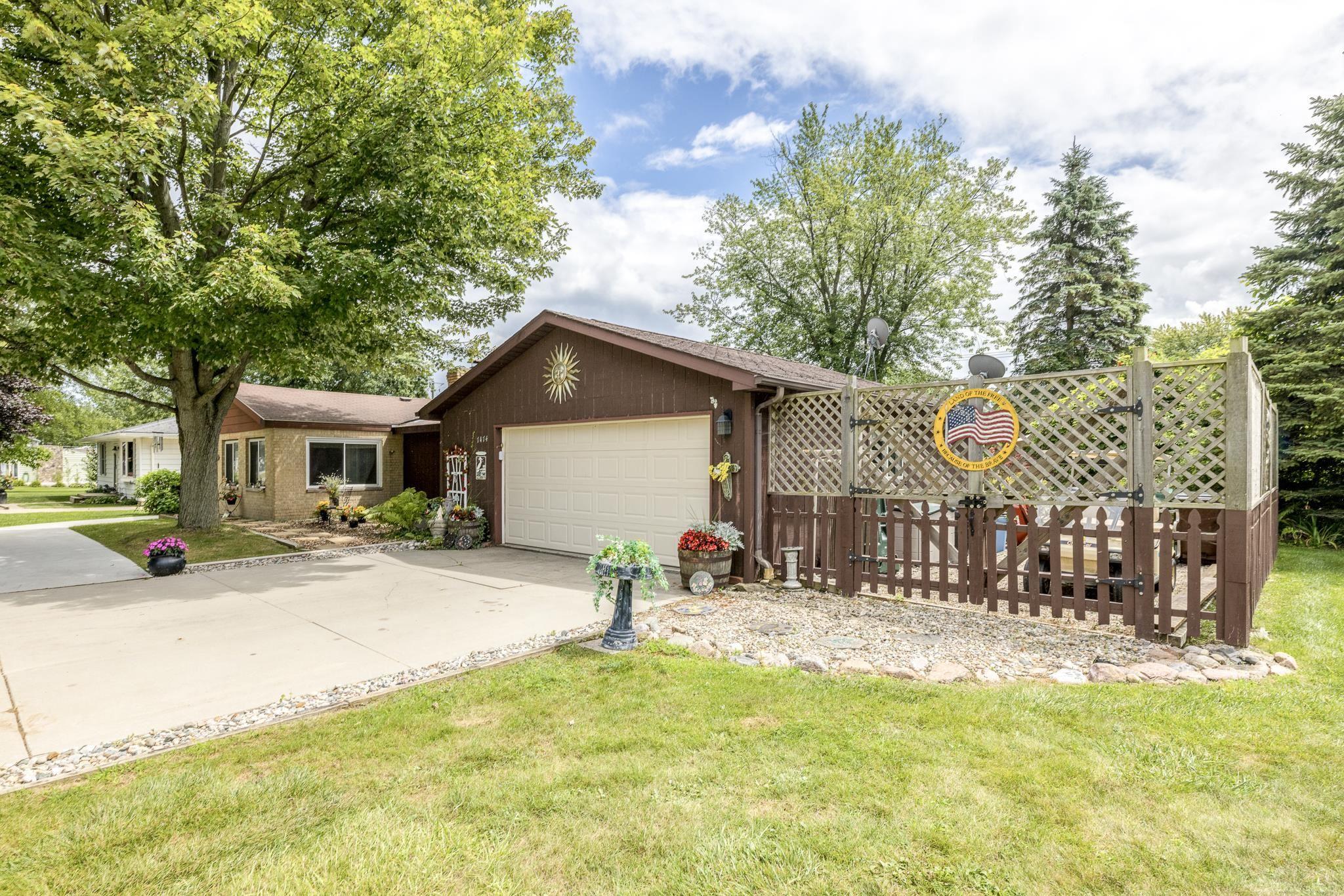 7474 Cardinal Road Lexington, MI 48450 - Photo 3 of 56