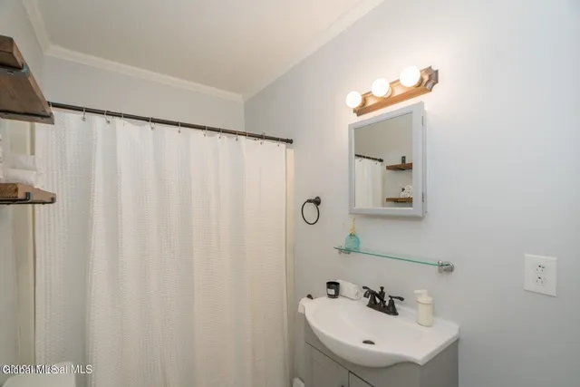 $2,100 | 38 Madison Street, Saratoga Springs, NY 12866