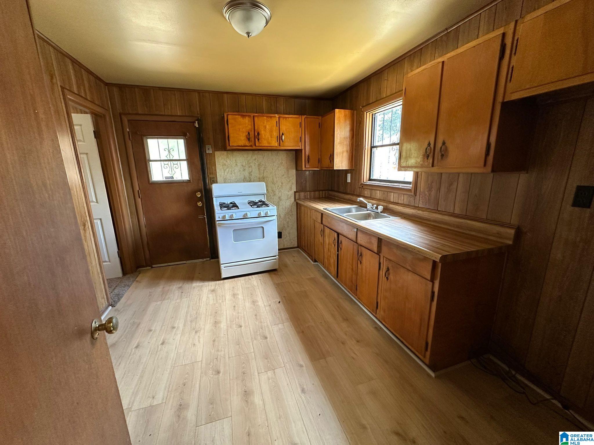 1205 31st Street Southwest Birmingham, AL 35211 - Photo 2 of 17