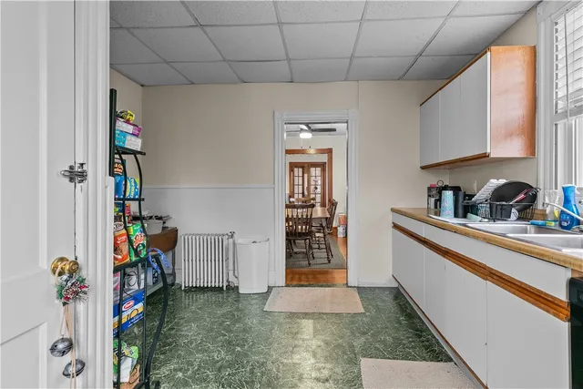 $2,800 | 31 West Narragansett Avenue, Unit 2, Newport, RI 02840