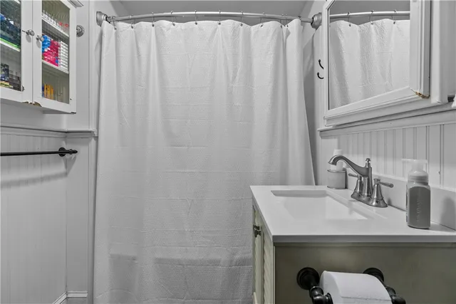 $2,800 | 31 West Narragansett Avenue, Unit 2, Newport, RI 02840