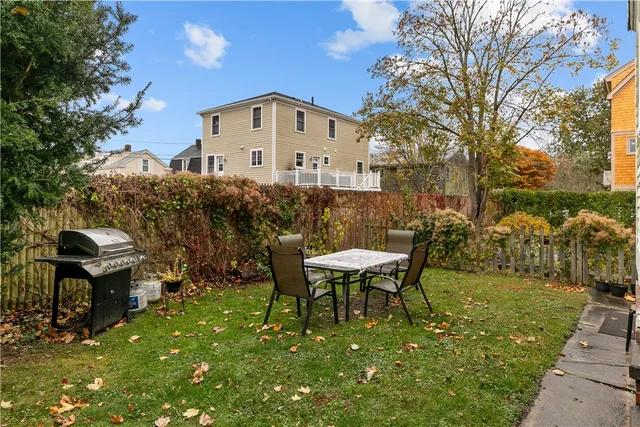 $2,800 | 31 West Narragansett Avenue, Unit 2, Newport, RI 02840