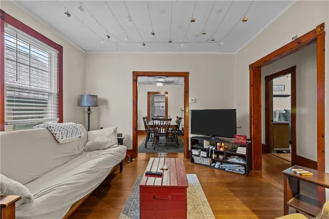 $2,800 | 31 West Narragansett Avenue, Unit 2, Newport, RI 02840