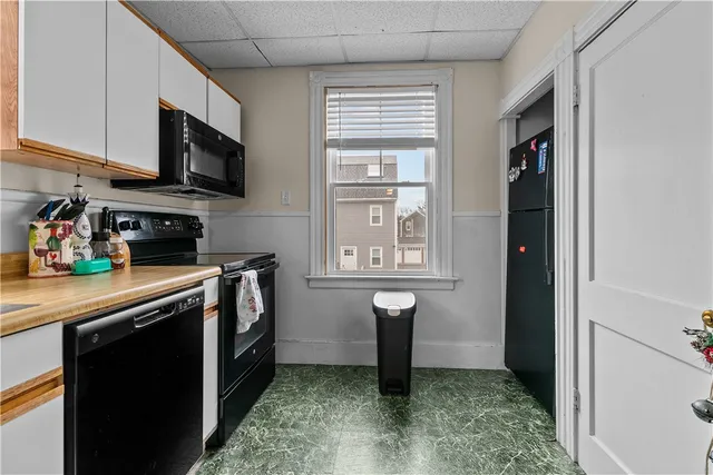 $2,800 | 31 West Narragansett Avenue, Unit 2, Newport, RI 02840