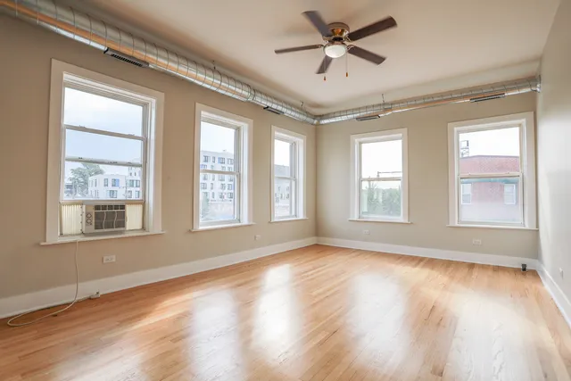 $1,495 | 2712 North Milwaukee Avenue, Unit 211, Chicago, IL 60647