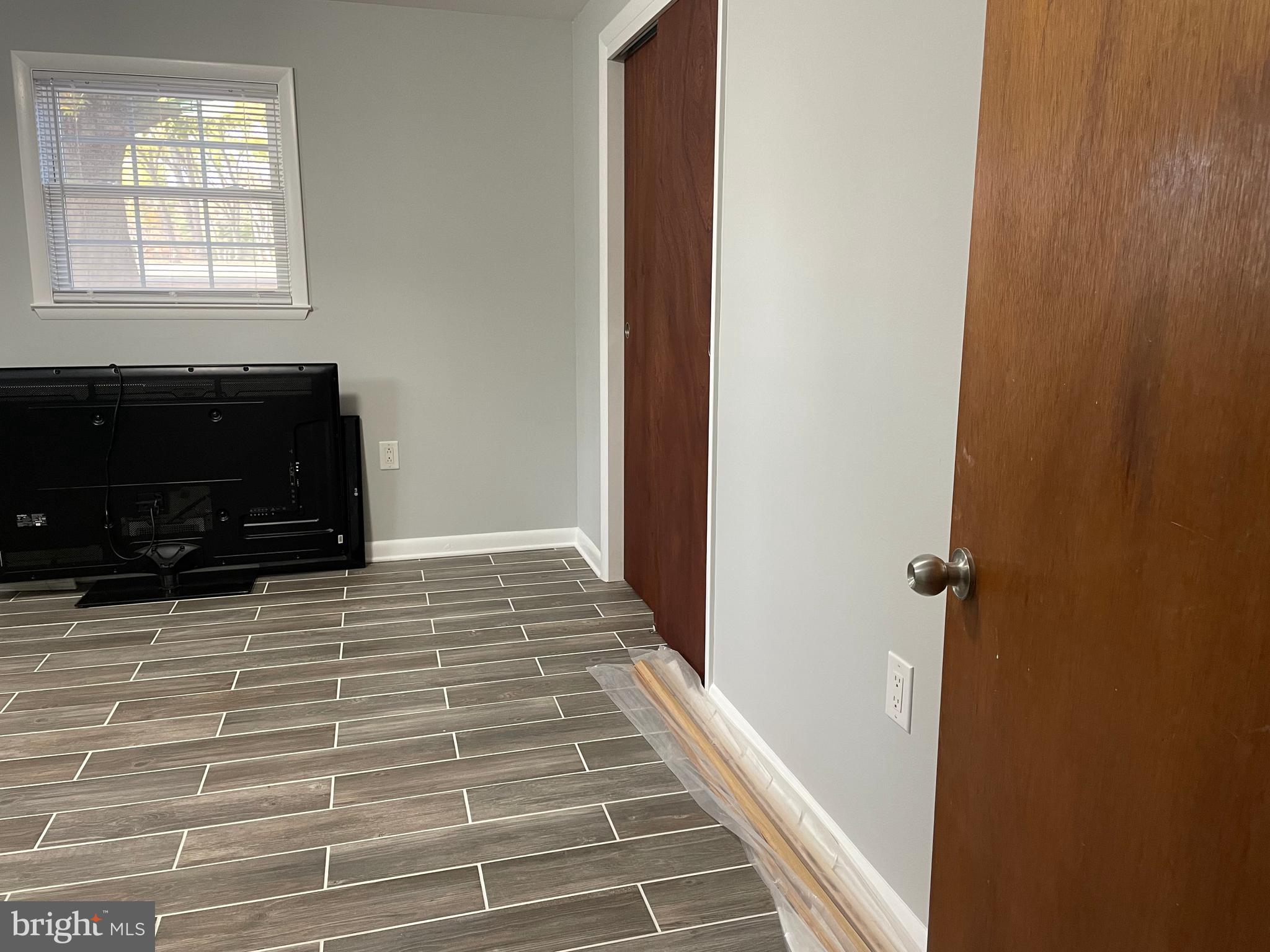 13710 South Springfield Road Brandywine, MD 20613 - Photo 55 of 64 a view of a livingroom with wooden floor and a window