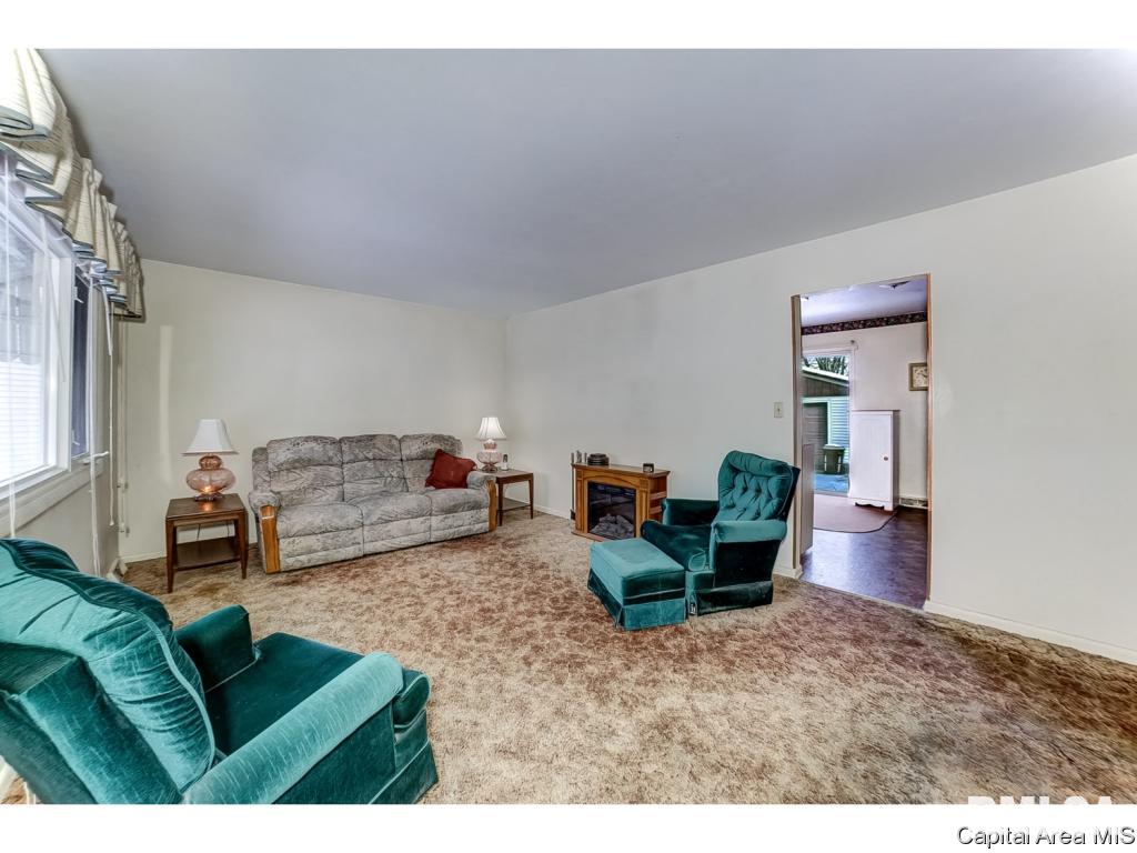 1346 Valley Drive Springfield, IL 62702 - Photo 4 of 17
