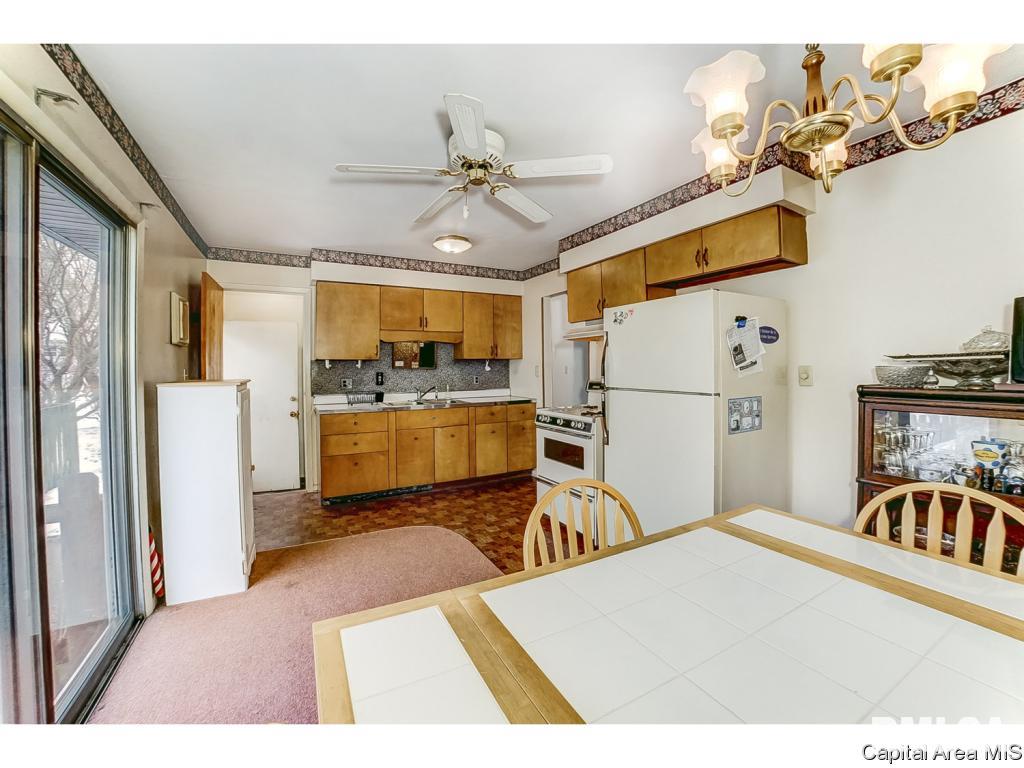 1346 Valley Drive Springfield, IL 62702 - Photo 8 of 17