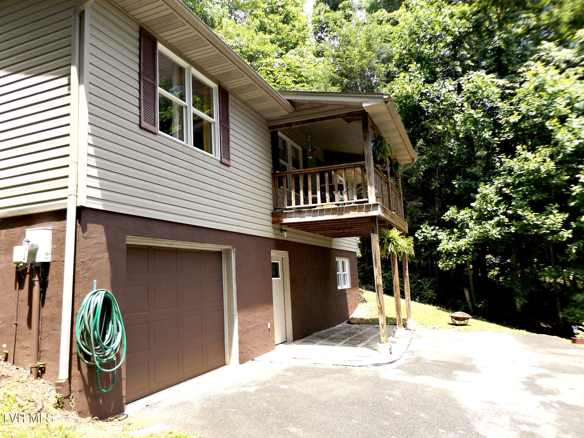 130 Timber Lane Hampton, TN 37658 - Photo 3 of 43 DSCF8285Front4