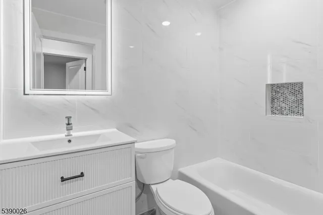 $2,900 | 68 Main Street, Unit 1, Newark, NJ 07105