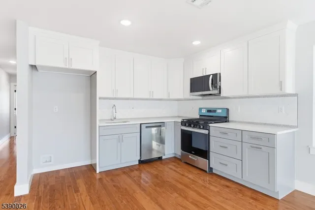 $2,900 | 68 Main Street, Unit 1, Newark, NJ 07105