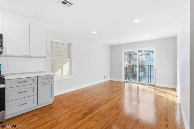 $2,900 | 68 Main Street, Unit 1, Newark, NJ 07105