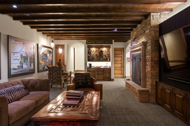 $17,995,000 | 121 Feather Lane, Hailey, ID 83333